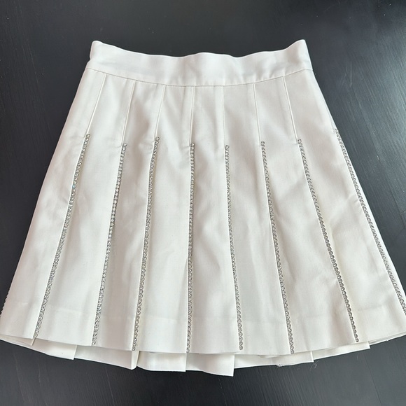 AREA Crystal trimmed Pleated Mini skirt in ivory - Picture 4 of 10
